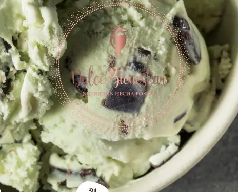 Helado de menta y chips de chocolate